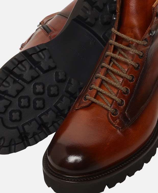 Schnürstiefeletten