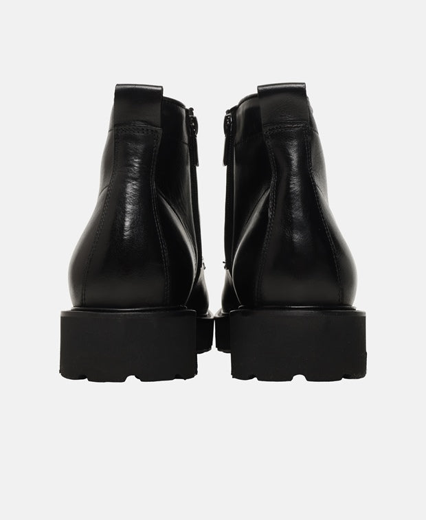 Schnürstiefeletten