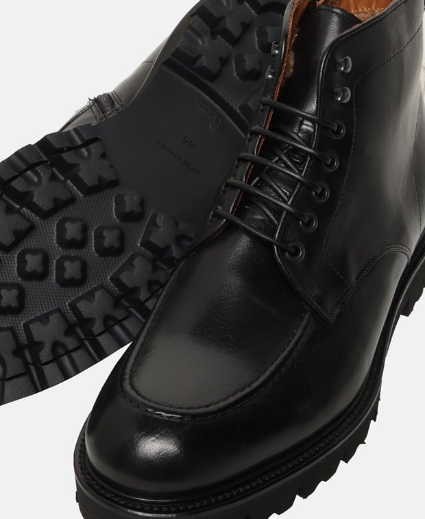 Schnürstiefeletten