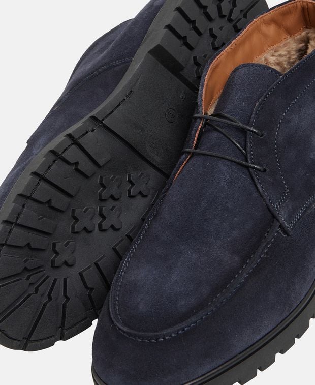 Schnürschuhe