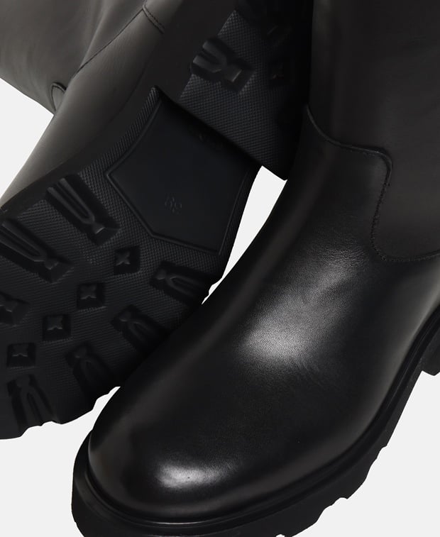 Wadenhohe Stiefel