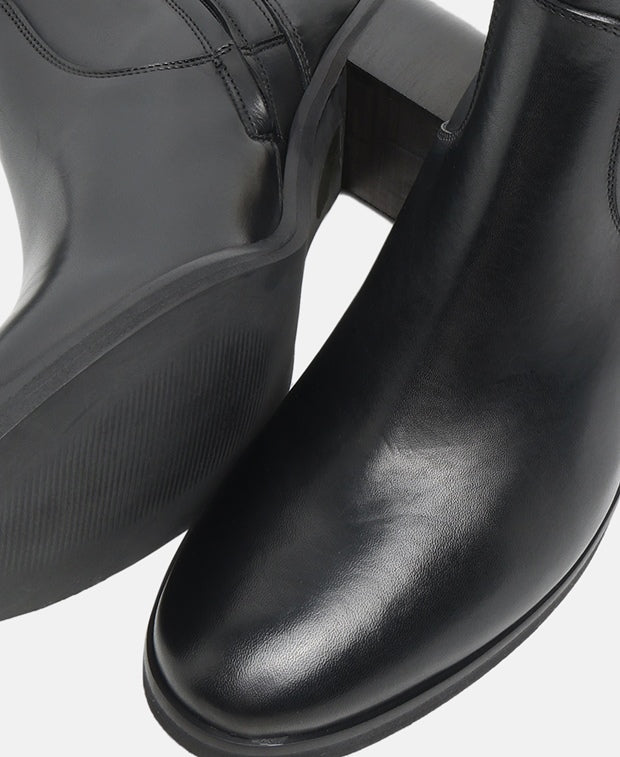 Wadenhohe Stiefel
