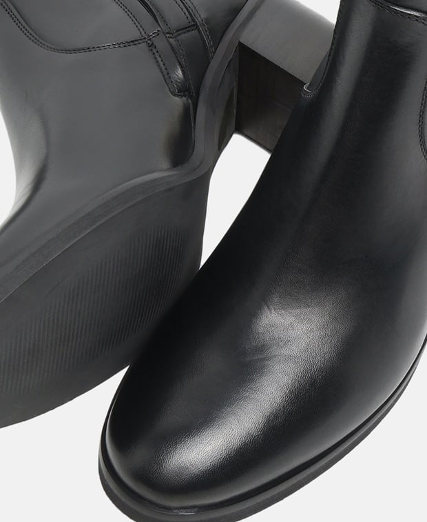 Wadenhohe Stiefel