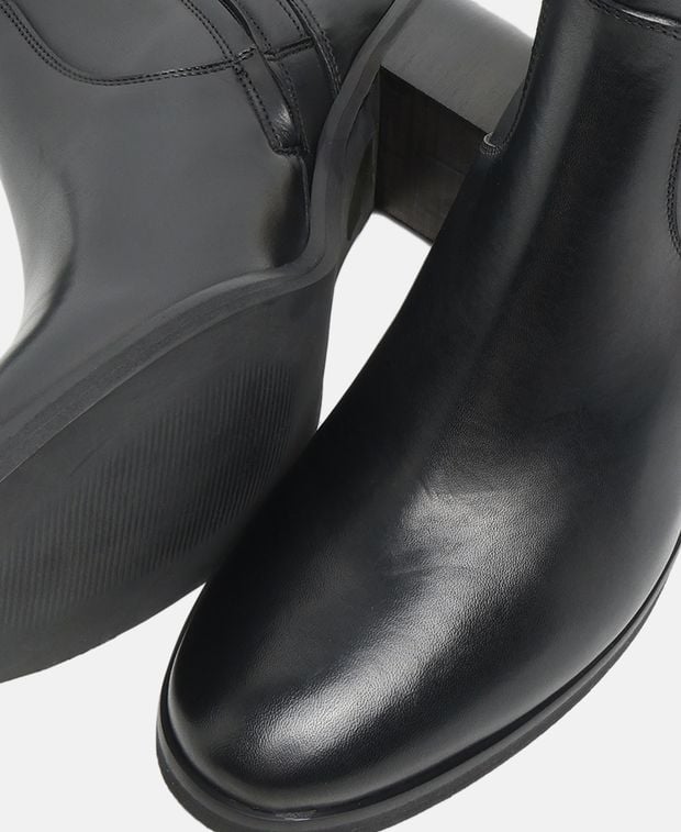 Wadenhohe Stiefel