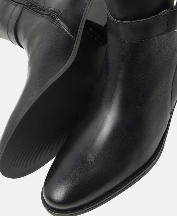 Wadenhohe Stiefel