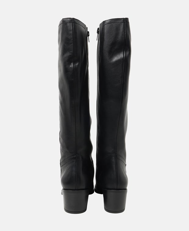 Wadenhohe Stiefel