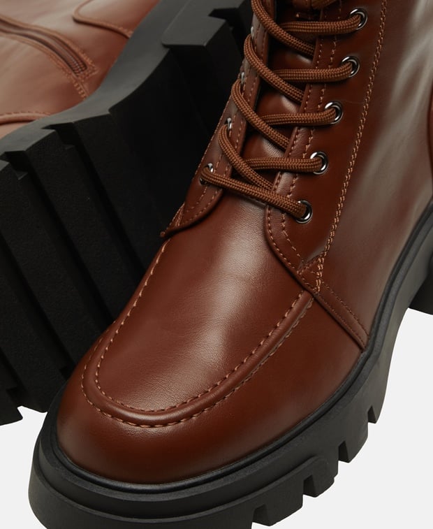 Schnürstiefeletten