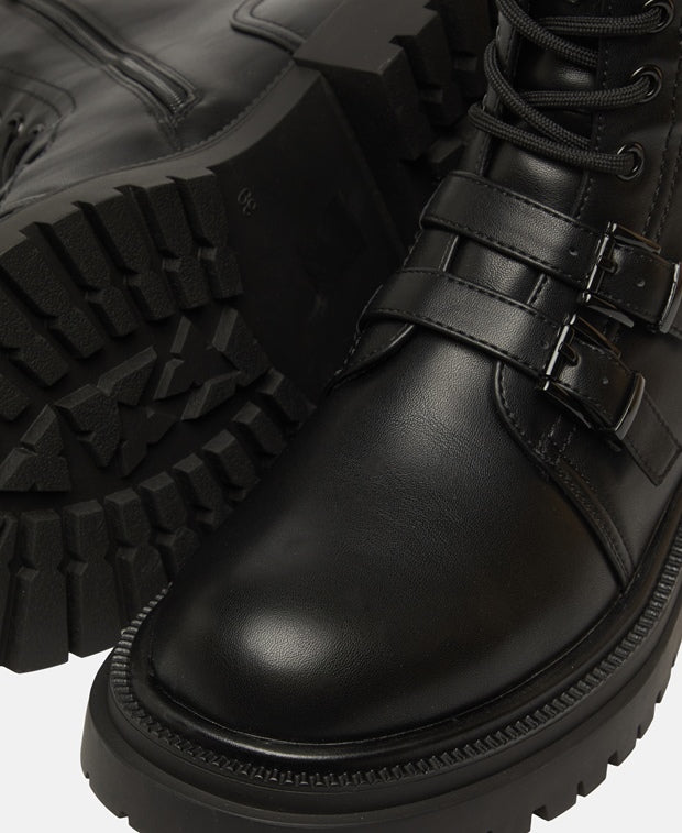 Schnürstiefeletten