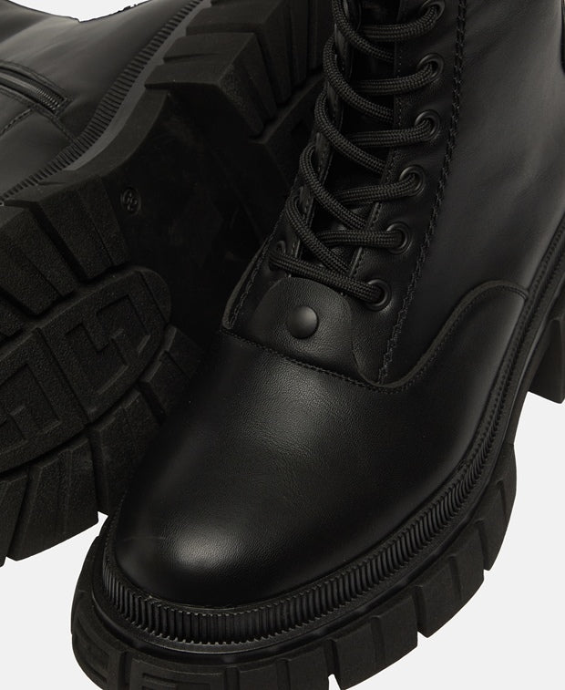 Schnürstiefeletten