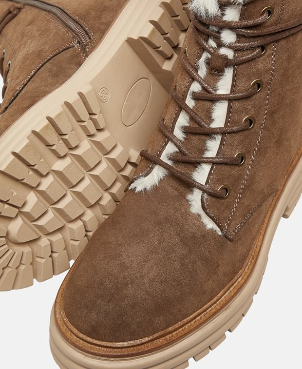 Schnürstiefeletten