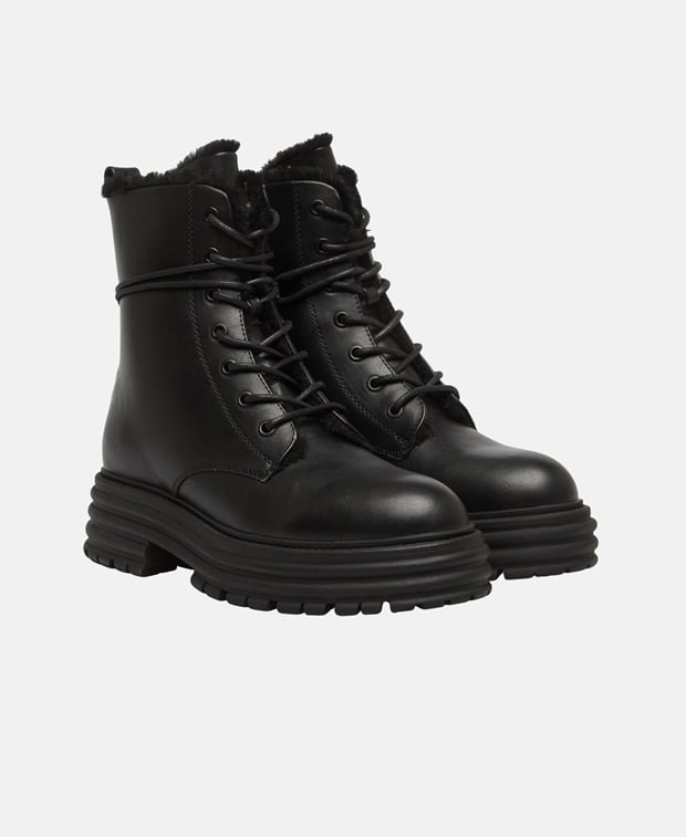 Schnürstiefeletten