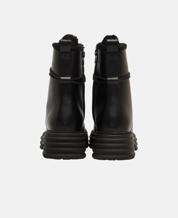 Schnürstiefeletten