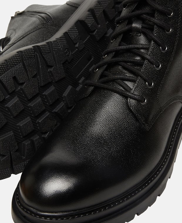 Schnürstiefeletten