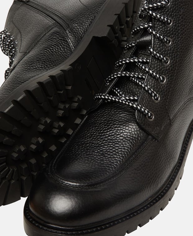 Schnürstiefeletten