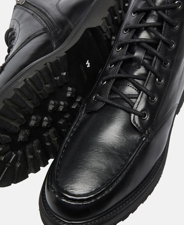 Schnürstiefeletten