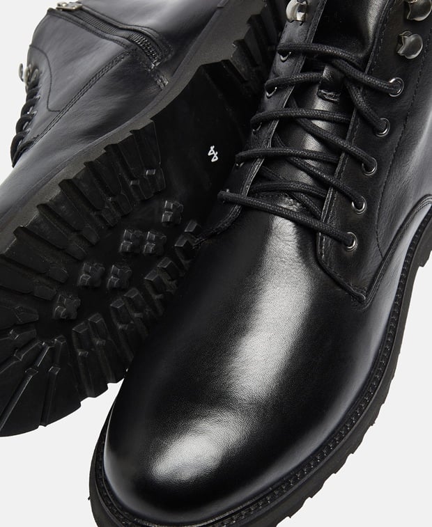 Schnürstiefeletten