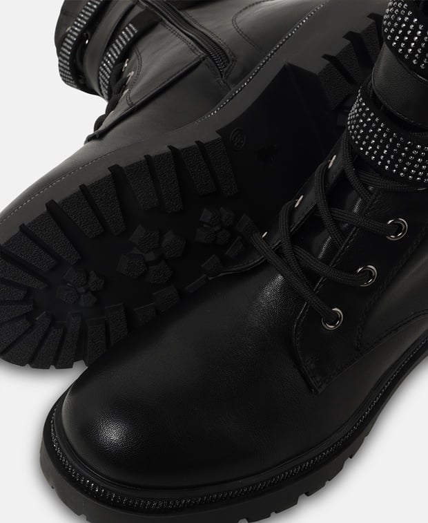 Schnürstiefeletten