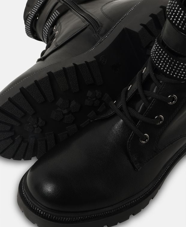 Schnürstiefeletten