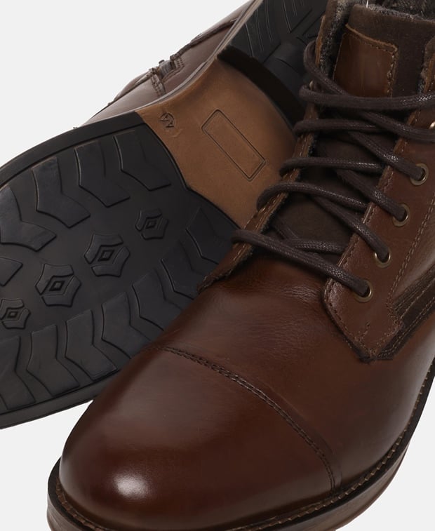 Schnürstiefeletten