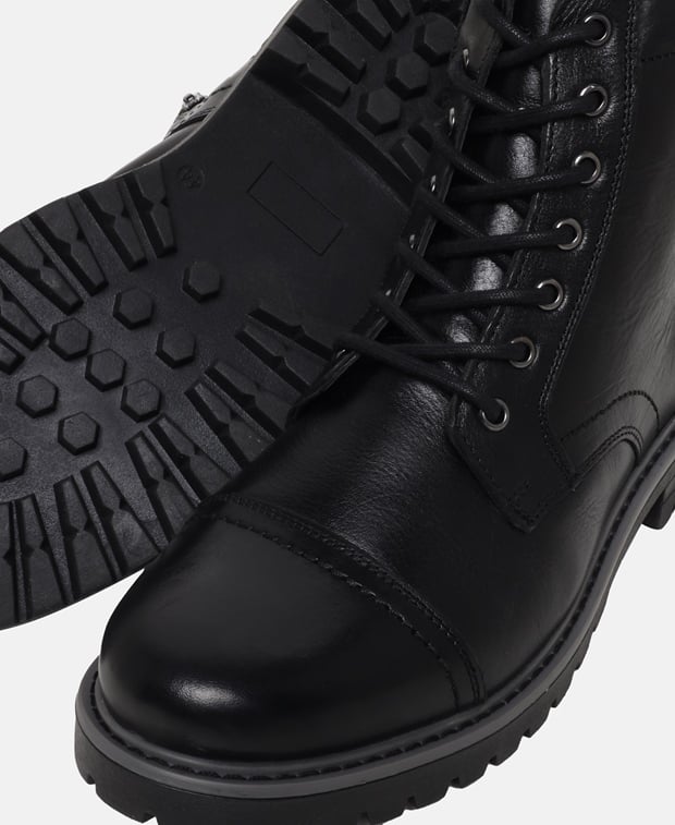 Schnürboots
