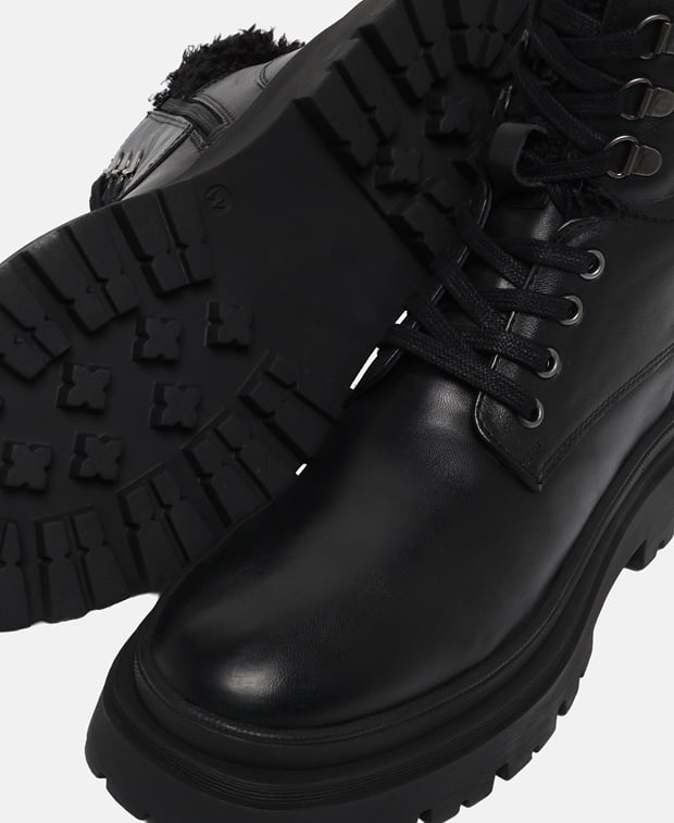 Schnürstiefeletten