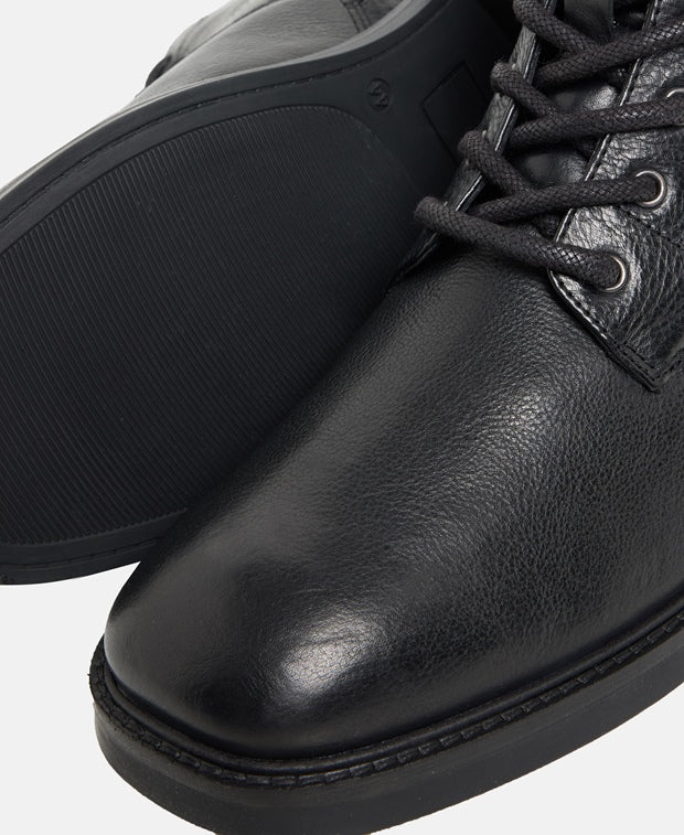 Schnürstiefeletten