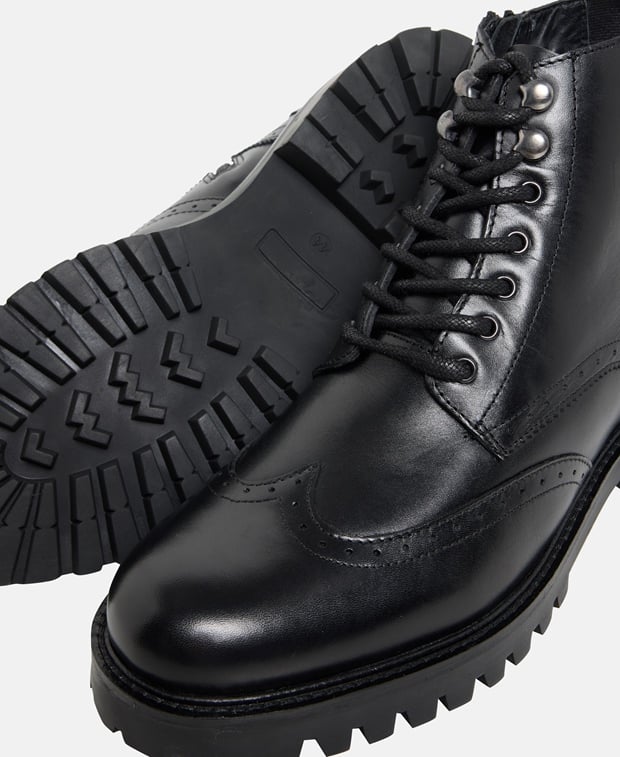 Schnürstiefeletten