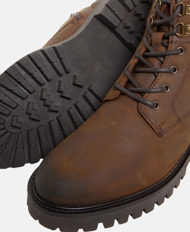 Schnürstiefeletten