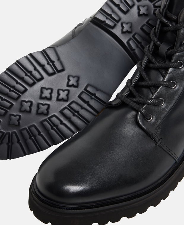 Schnürstiefeletten