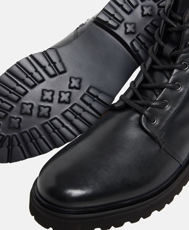 Schnürstiefeletten