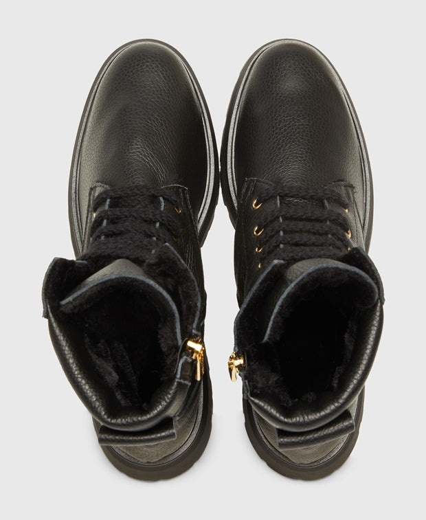 Schnürstiefeletten