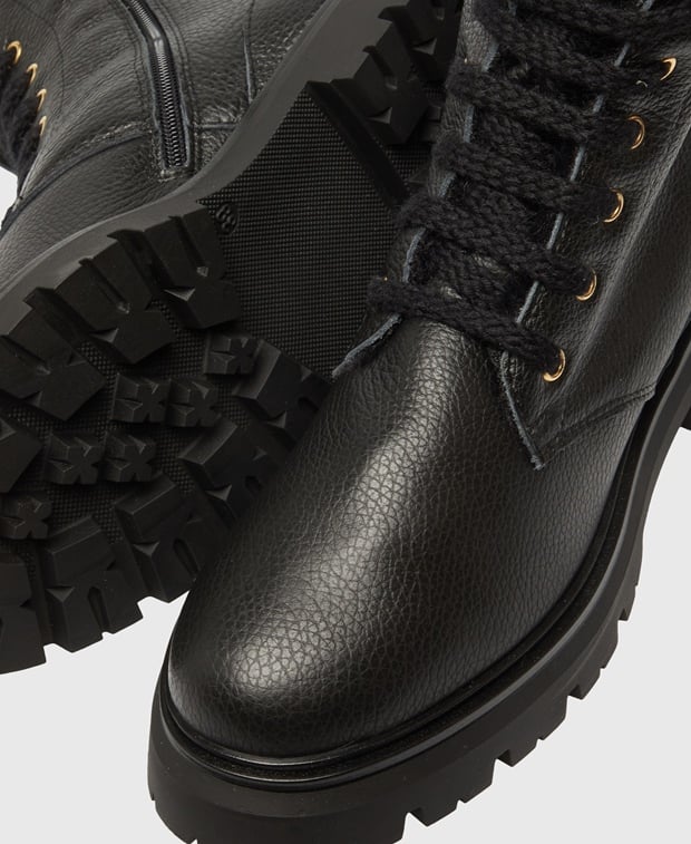 Schnürstiefeletten