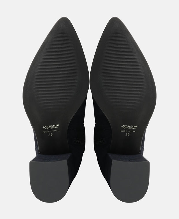 Wadenhohe Stiefel