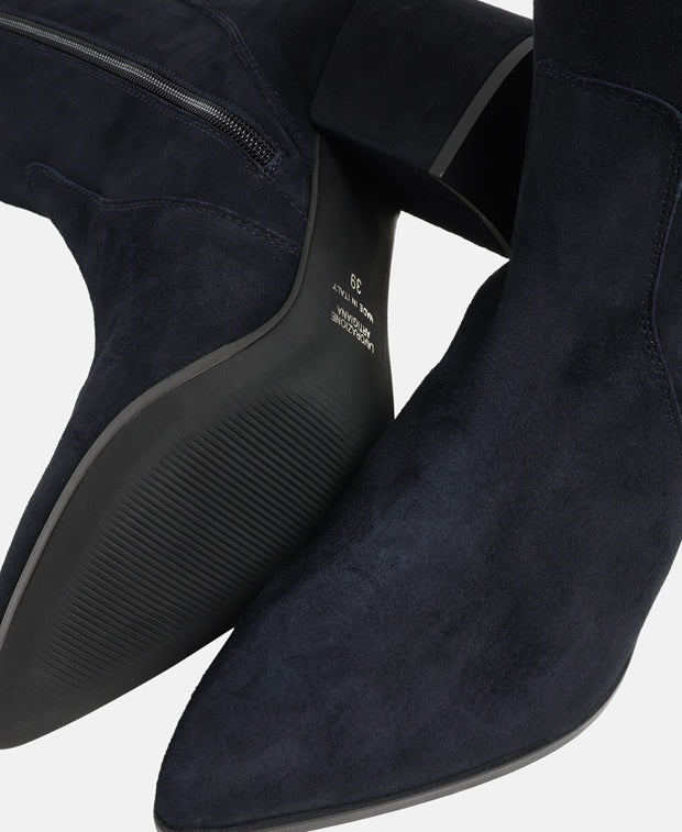 Wadenhohe Stiefel