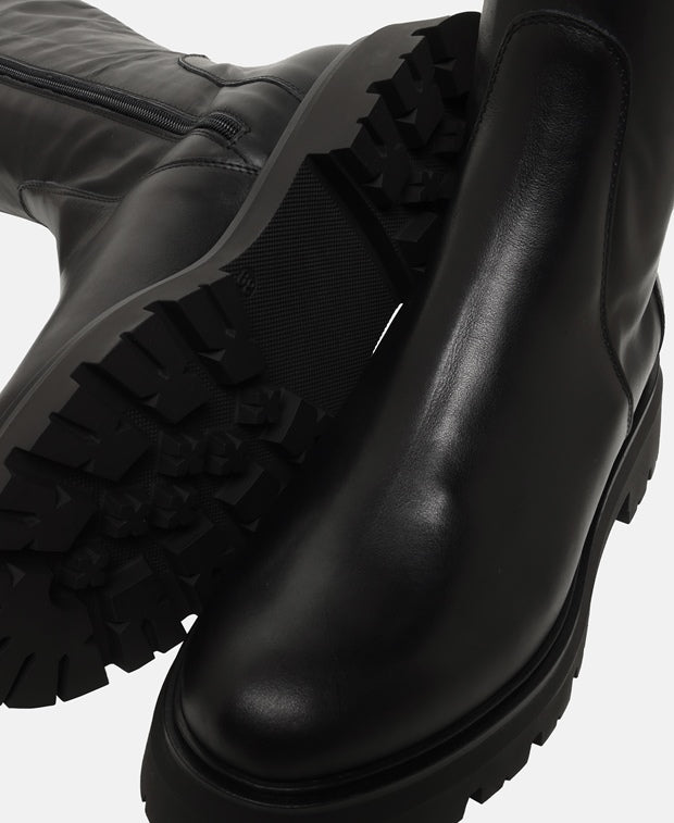 Wadenhohe Stiefel