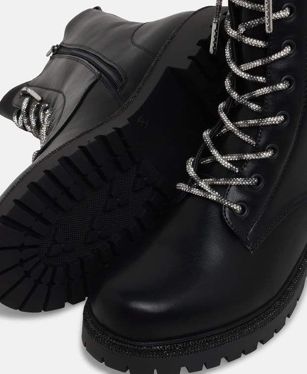 Schnürstiefeletten