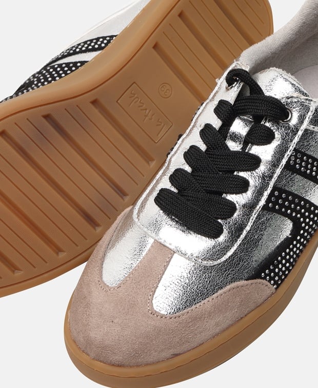 Sneaker
