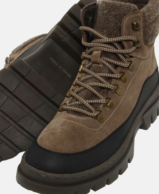 Schnürstiefeletten