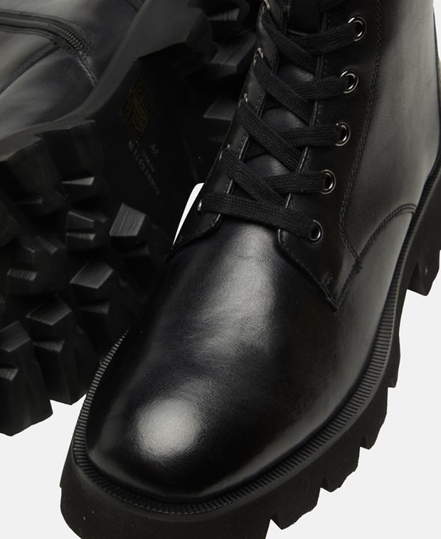 Schnürstiefeletten