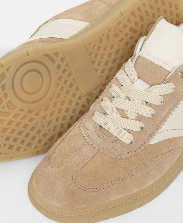 Sneaker