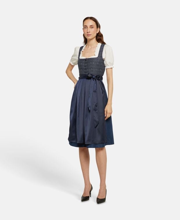 Dirndl mit Schürze