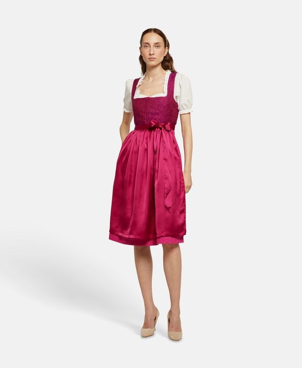 Dirndl mit Schürze