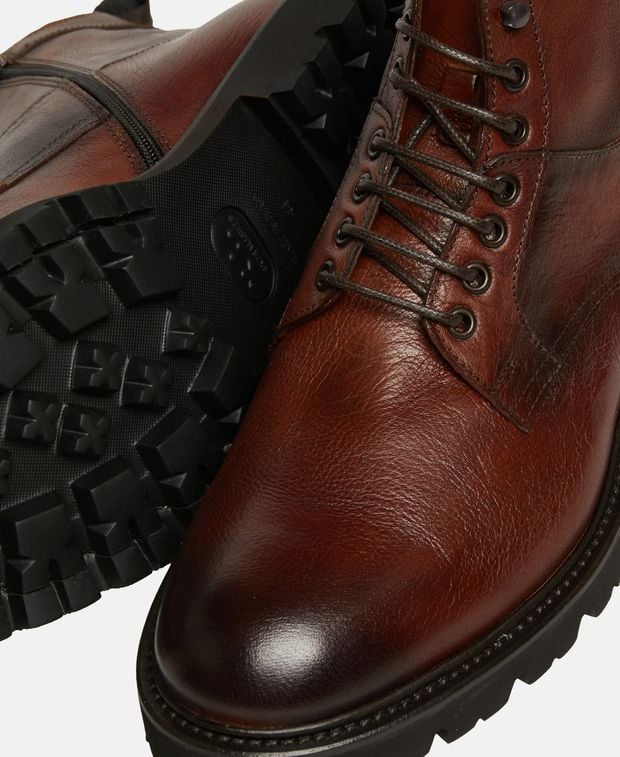 Schnürstiefeletten