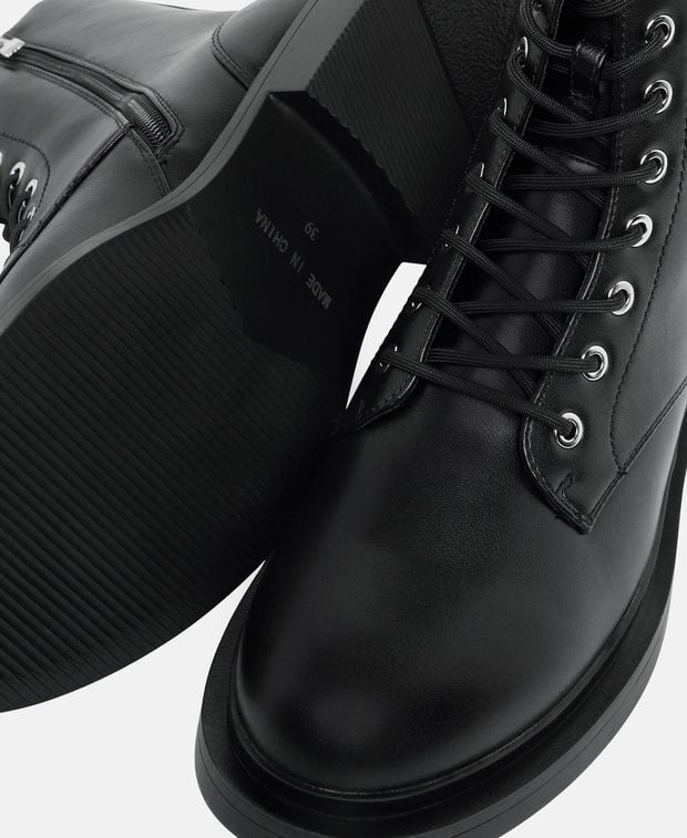 Schnürstiefeletten