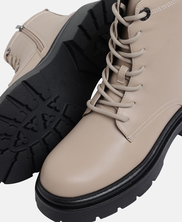 Schnürstiefeletten