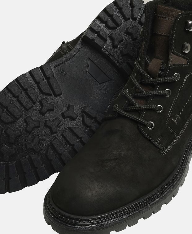 Schnürstiefeletten
