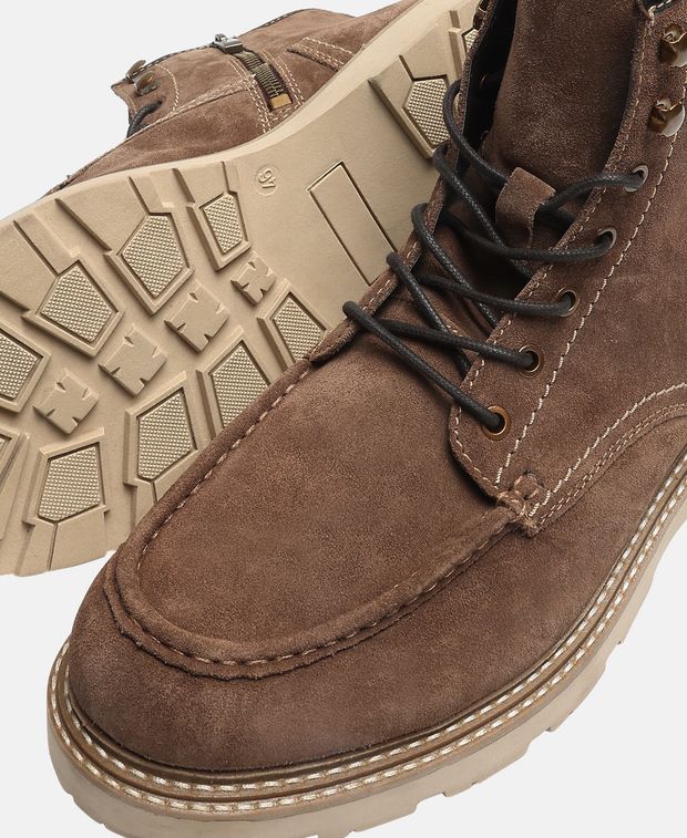 Schnürstiefeletten