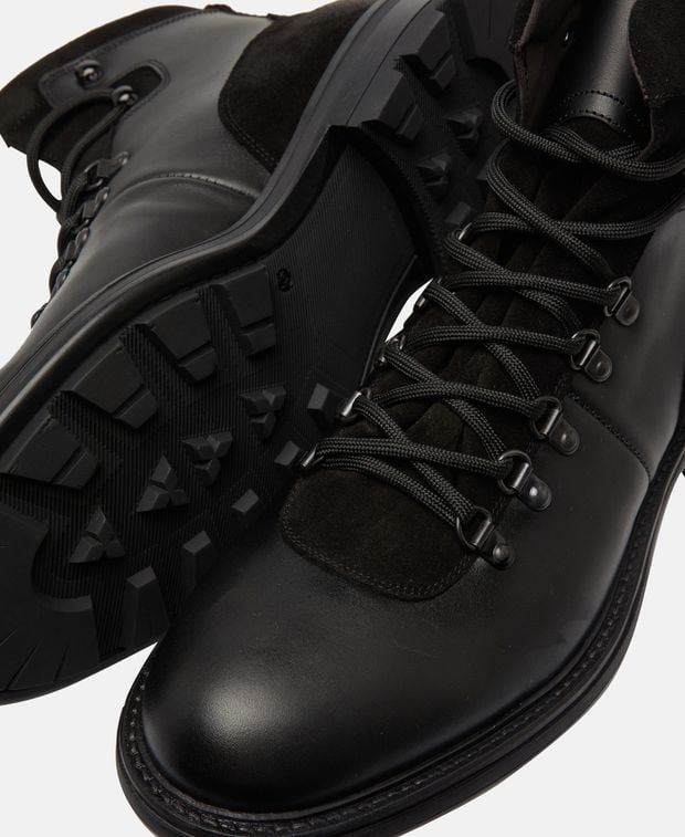 Schnürstiefeletten