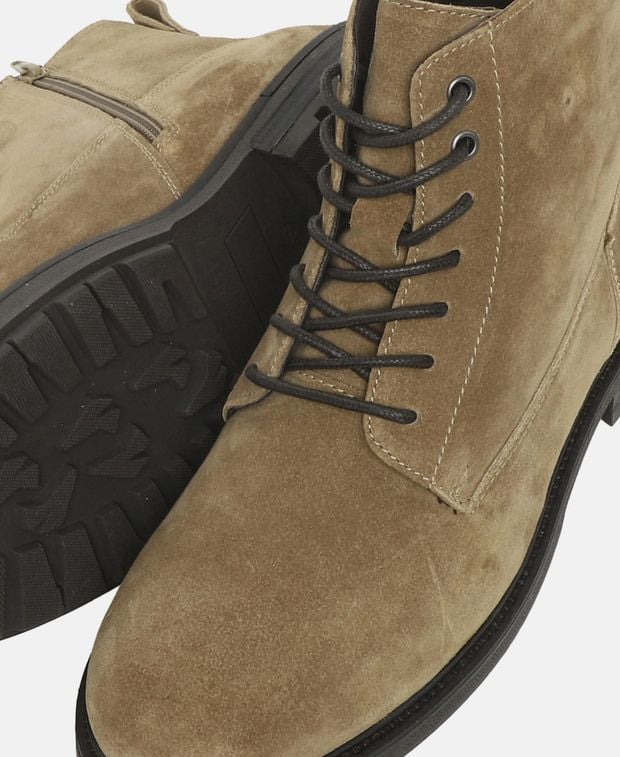 Schnürstiefeletten