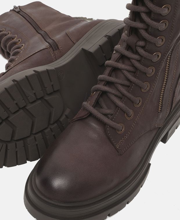 Schnürboots Dusty